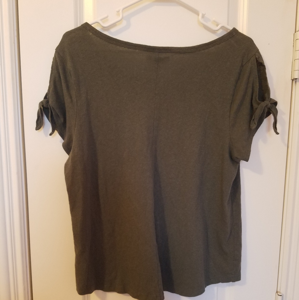 Universal Thread Olive Green Tee - Picture 2 of 4